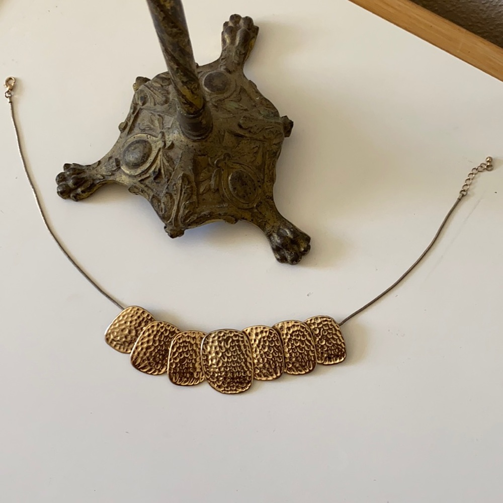 Elegant chunky gold necklace